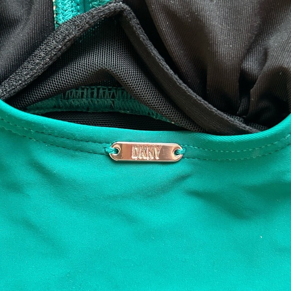 DKNY One Piece Ruffle V-Neck Bathing Swim Suit
Green Women’s Size 12 - Picture 13 of 14